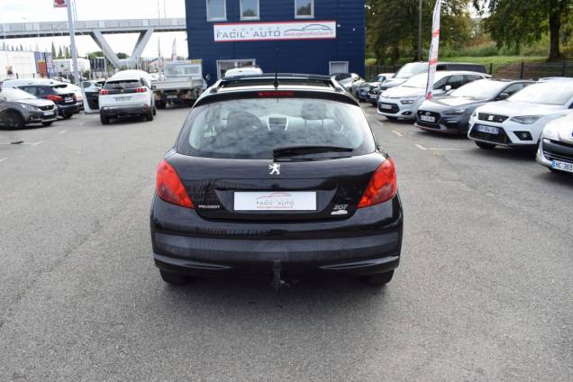 PEUGEOT 207 1.4 16 V 90 CV / TOIT OUVRANT / CROCHET D'ATTELAGE 6