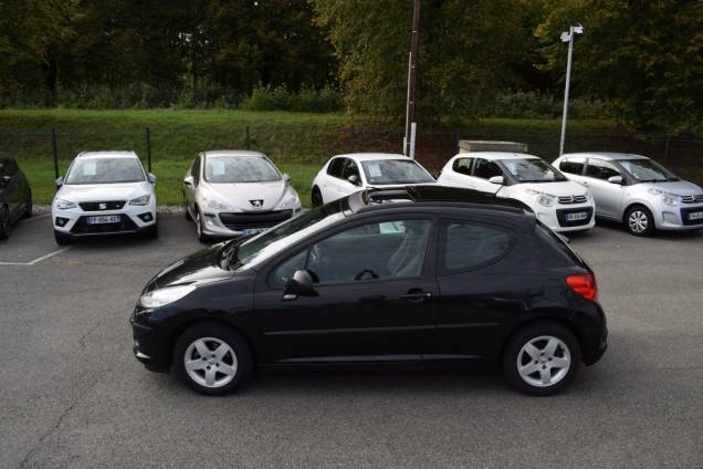 PEUGEOT 207 1.4 16 V 90 CV / TOIT OUVRANT / CROCHET D'ATTELAGE 8
