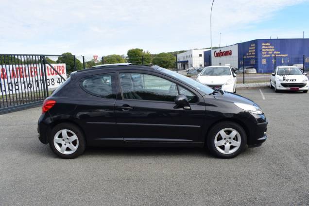 PEUGEOT 207 1.4 16 V 90 CV / TOIT OUVRANT / CROCHET D'ATTELAGE 9