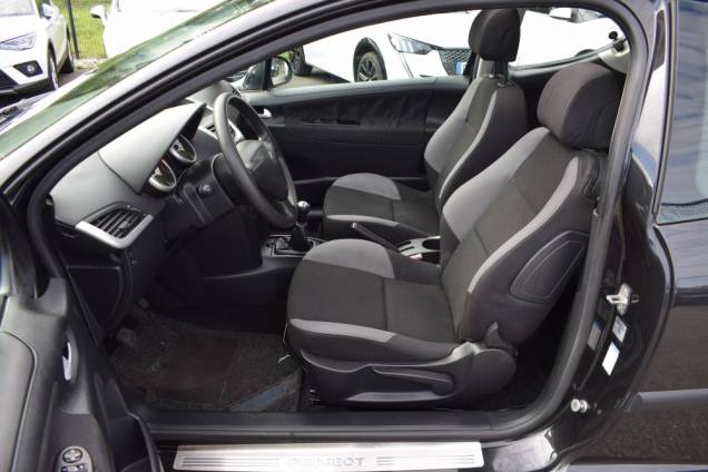 PEUGEOT 207 1.4 16 V 90 CV / TOIT OUVRANT / CROCHET D'ATTELAGE 11