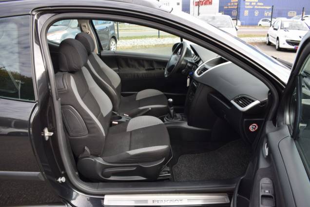 PEUGEOT 207 1.4 16 V 90 CV / TOIT OUVRANT / CROCHET D'ATTELAGE 12