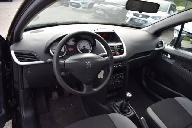 PEUGEOT 207 1.4 16 V 90 CV / TOIT OUVRANT / CROCHET D'ATTELAGE 14