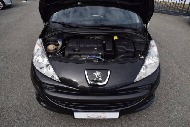 PEUGEOT 207 1.4 16 V 90 CV / TOIT OUVRANT / CROCHET D'ATTELAGE 17