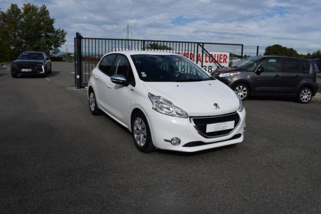 PEUGEOT 208 1.6 HDI 92 CV STYLE / 5 PORTES 2 PEUGEOT 208 1.6 HDI 92 CV STYLE / 5 PORTES 2