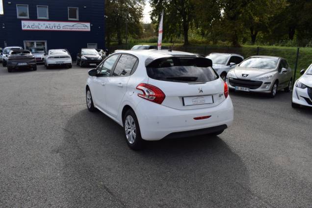 PEUGEOT 208 1.6 HDI 92 CV STYLE / 5 PORTES 3 PEUGEOT 208 1.6 HDI 92 CV STYLE / 5 PORTES 3