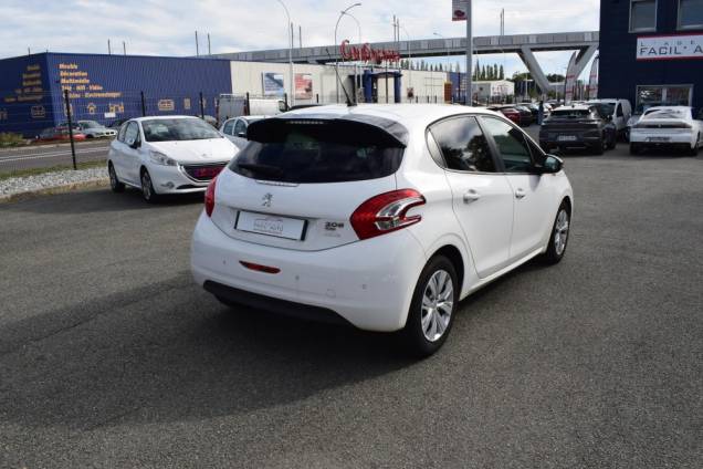 PEUGEOT 208 1.6 HDI 92 CV STYLE / 5 PORTES 4 PEUGEOT 208 1.6 HDI 92 CV STYLE / 5 PORTES 4