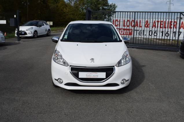 PEUGEOT 208 1.6 HDI 92 CV STYLE / 5 PORTES 5 PEUGEOT 208 1.6 HDI 92 CV STYLE / 5 PORTES 5