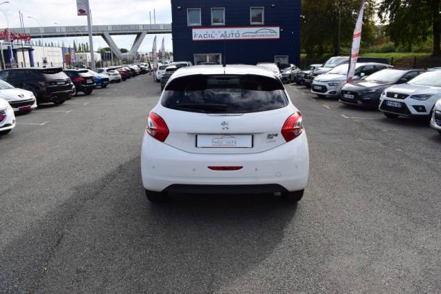 PEUGEOT 208 1.6 HDI 92 CV STYLE / 5 PORTES 6 PEUGEOT 208 1.6 HDI 92 CV STYLE / 5 PORTES 6