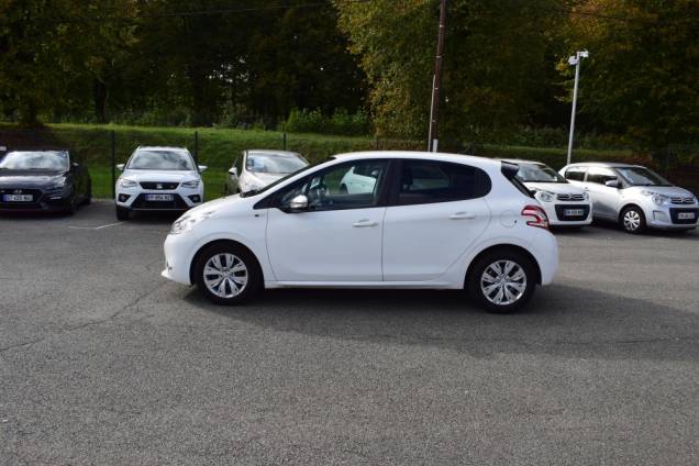 PEUGEOT 208 1.6 HDI 92 CV STYLE / 5 PORTES 7 PEUGEOT 208 1.6 HDI 92 CV STYLE / 5 PORTES 7