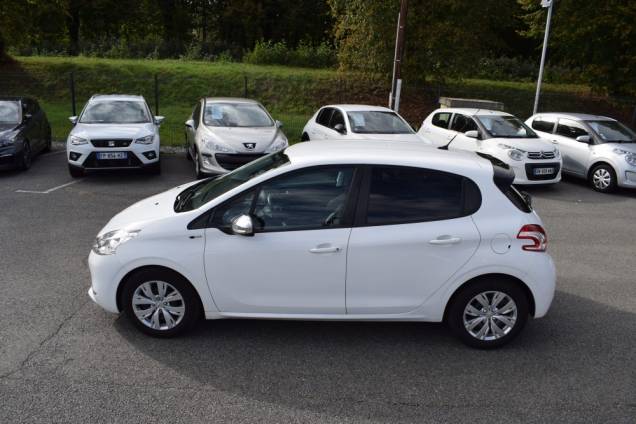 PEUGEOT 208 1.6 HDI 92 CV STYLE / 5 PORTES 8 PEUGEOT 208 1.6 HDI 92 CV STYLE / 5 PORTES 8