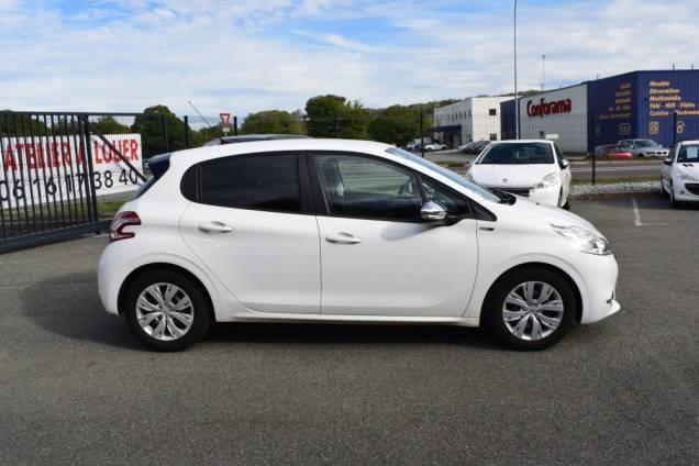 PEUGEOT 208 1.6 HDI 92 CV STYLE / 5 PORTES 9 PEUGEOT 208 1.6 HDI 92 CV STYLE / 5 PORTES 9