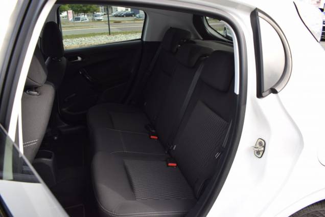 PEUGEOT 208 1.6 HDI 92 CV STYLE / 5 PORTES 13 PEUGEOT 208 1.6 HDI 92 CV STYLE / 5 PORTES 13