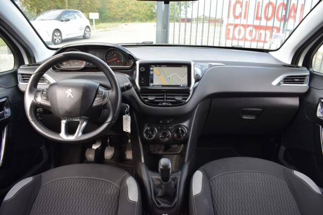 PEUGEOT 208 1.6 HDI 92 CV STYLE / 5 PORTES 16 PEUGEOT 208 1.6 HDI 92 CV STYLE / 5 PORTES 16