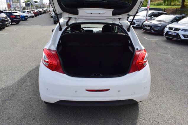 PEUGEOT 208 1.6 HDI 92 CV STYLE / 5 PORTES 18 PEUGEOT 208 1.6 HDI 92 CV STYLE / 5 PORTES 18