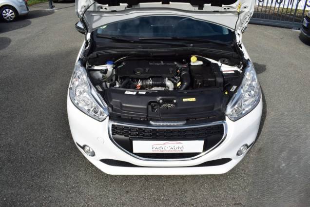 PEUGEOT 208 1.6 HDI 92 CV STYLE / 5 PORTES 19 PEUGEOT 208 1.6 HDI 92 CV STYLE / 5 PORTES 19