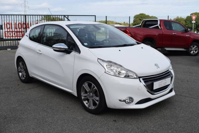 PEUGEOT 208 FÉLINE 1.6 120 CV BOITE AUTOMATIQUE / 1ère MAIN / 36700 KMS 2 PEUGEOT 208 FÉLINE 1.6 120 CV BOITE AUTOMATIQUE / 1ère MAIN / 36700 KMS 2