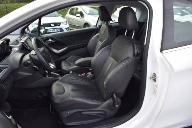 PEUGEOT 208 FÉLINE 1.6 120 CV BOITE AUTOMATIQUE / 1ère MAIN / 36700 KMS 9 PEUGEOT 208 FÉLINE 1.6 120 CV BOITE AUTOMATIQUE / 1ère MAIN / 36700 KMS 9