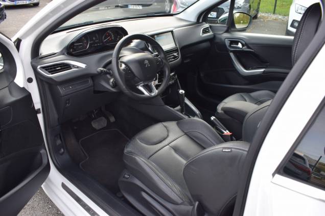 PEUGEOT 208 FÉLINE 1.6 120 CV BOITE AUTOMATIQUE / 1ère MAIN / 36700 KMS 13 PEUGEOT 208 FÉLINE 1.6 120 CV BOITE AUTOMATIQUE / 1ère MAIN / 36700 KMS 13