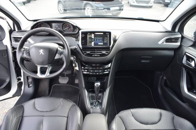 PEUGEOT 208 FÉLINE 1.6 120 CV BOITE AUTOMATIQUE / 1ère MAIN / 36700 KMS 14 PEUGEOT 208 FÉLINE 1.6 120 CV BOITE AUTOMATIQUE / 1ère MAIN / 36700 KMS 14