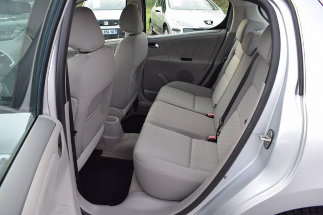 PEUGEOT 207 1.4 16 V 90 CV PRENIUM / 5 PORTES / BOITE AUTOMATIQUE / 39500 KMS 11 PEUGEOT 207 1.4 16 V 90 CV PRENIUM / 5 PORTES / BOITE AUTOMATIQUE / 39500 KMS 11