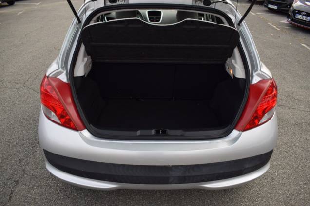 PEUGEOT 207 1.4 16 V 90 CV PRENIUM / 5 PORTES / BOITE AUTOMATIQUE / 39500 KMS 16 PEUGEOT 207 1.4 16 V 90 CV PRENIUM / 5 PORTES / BOITE AUTOMATIQUE / 39500 KMS 16