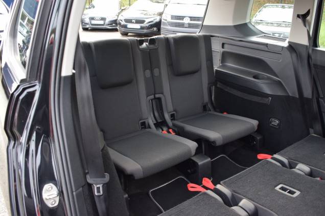 VOLKSWAGEN TOURAN TRENDLINE 7 PLACES 110 CV / ATTELAGE 18