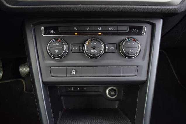 VOLKSWAGEN TOURAN TRENDLINE 7 PLACES 110 CV / ATTELAGE 16