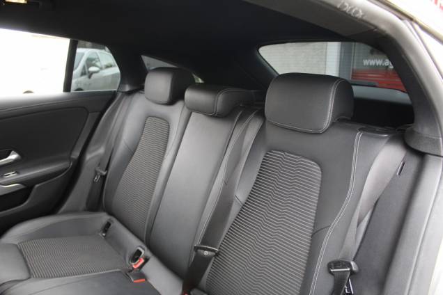 MERCEDEZ BENZ CLA SHOOTING BRAKE PROGRESIVE LINE 200D 150 CV 8G-DCT / ORIGINE FRANCE 15